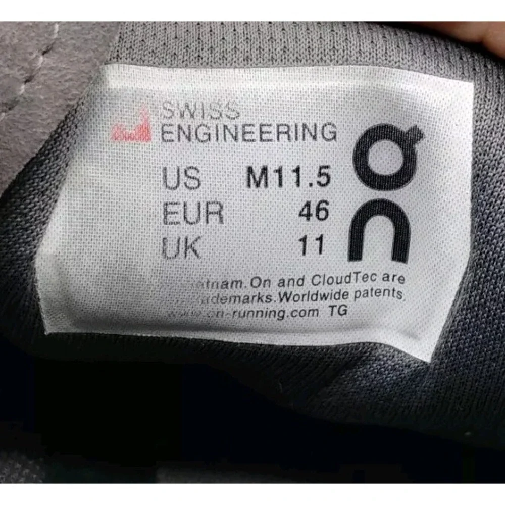 On Running Sneakers Mens 11.5 Grey Cloudflow Road Running CloudTec Shoes